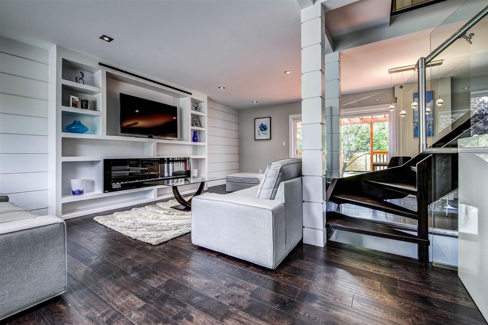 Elderfield Cres, Contempo Studio Contempo Studio Modern living room Property,Furniture,Interior design,Lighting,Architecture,Comfort,Couch,Flooring,Floor,Living room