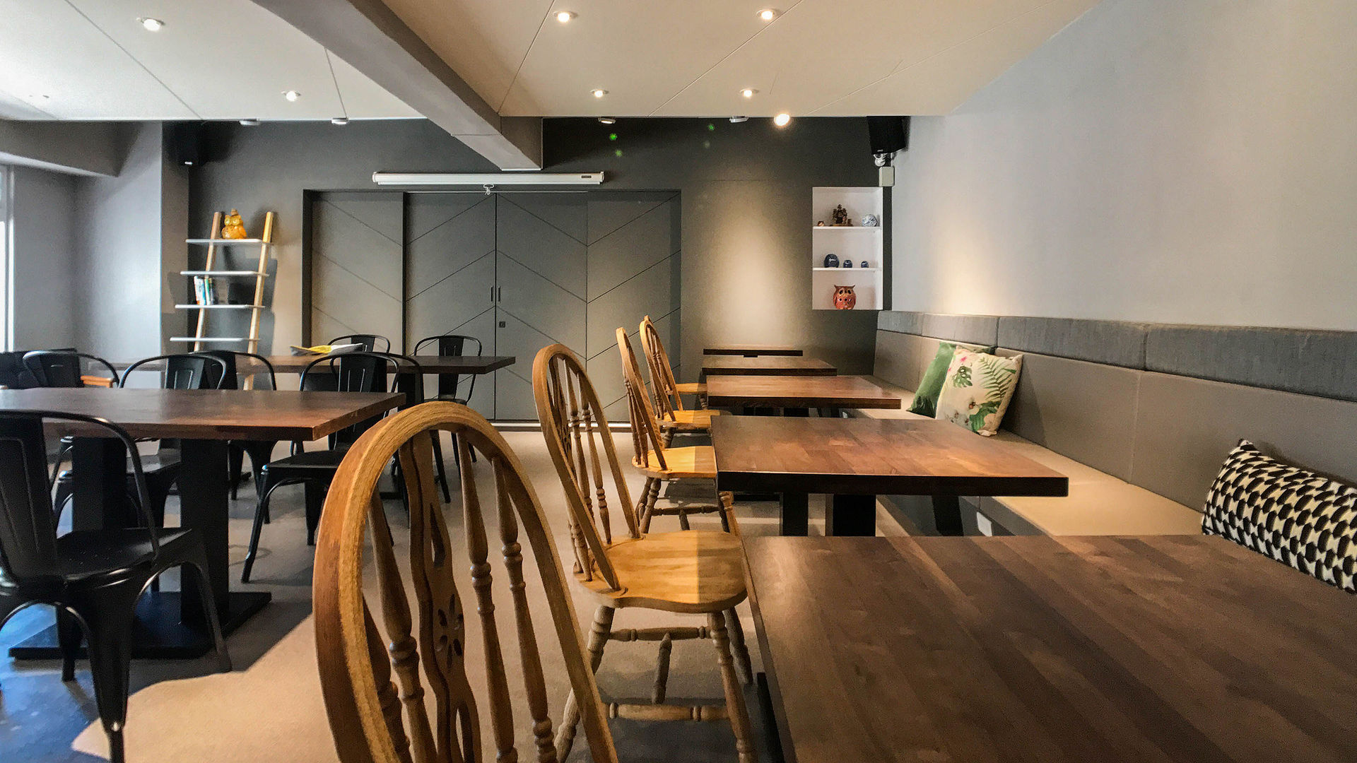 FUKUROU Cafe, 見和空間設計 見和空間設計 Ruang Komersial Parket Multicolored Kantor & toko