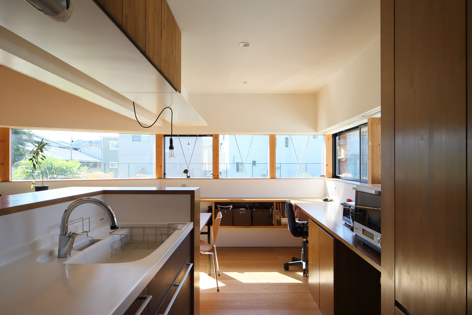 plug, *studio LOOP 建築設計事務所 *studio LOOP 建築設計事務所 Modern kitchen