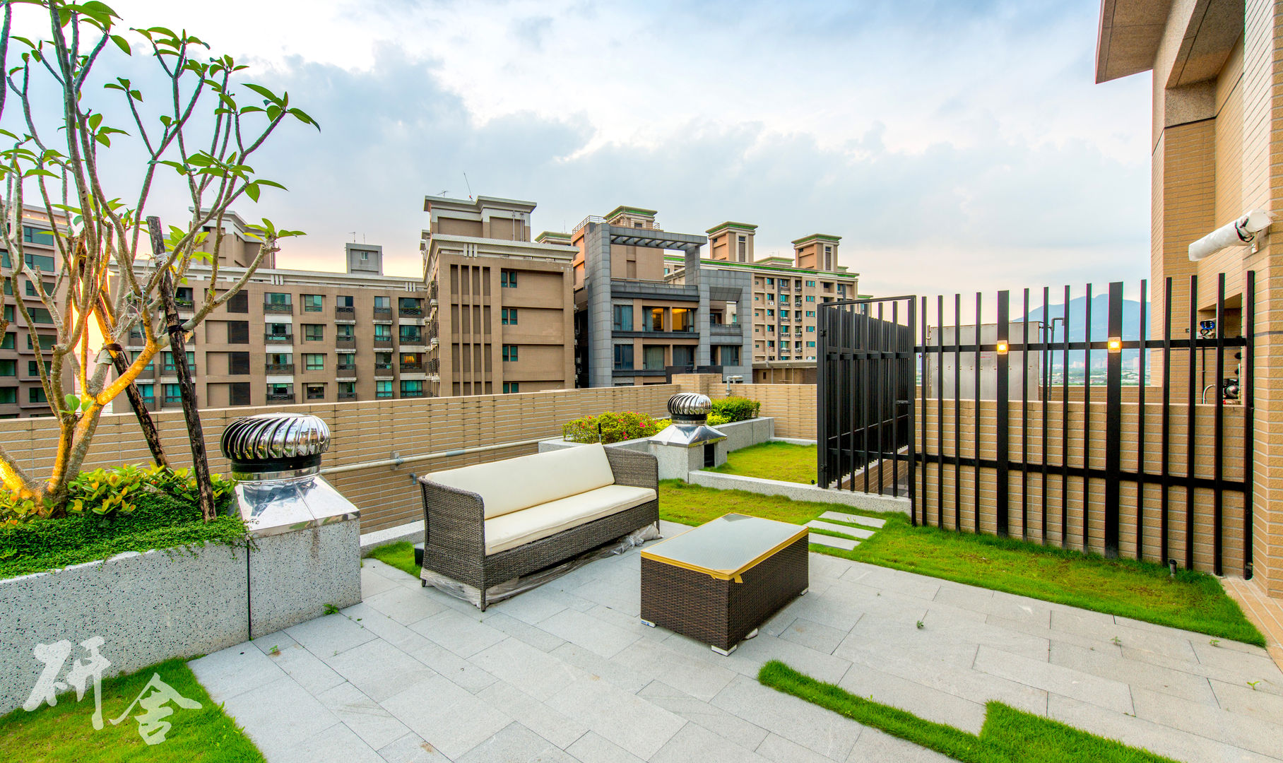 新北-合新大河公園, 研舍設計股份有限公司 研舍設計股份有限公司 Modern style balcony, porch & terrace