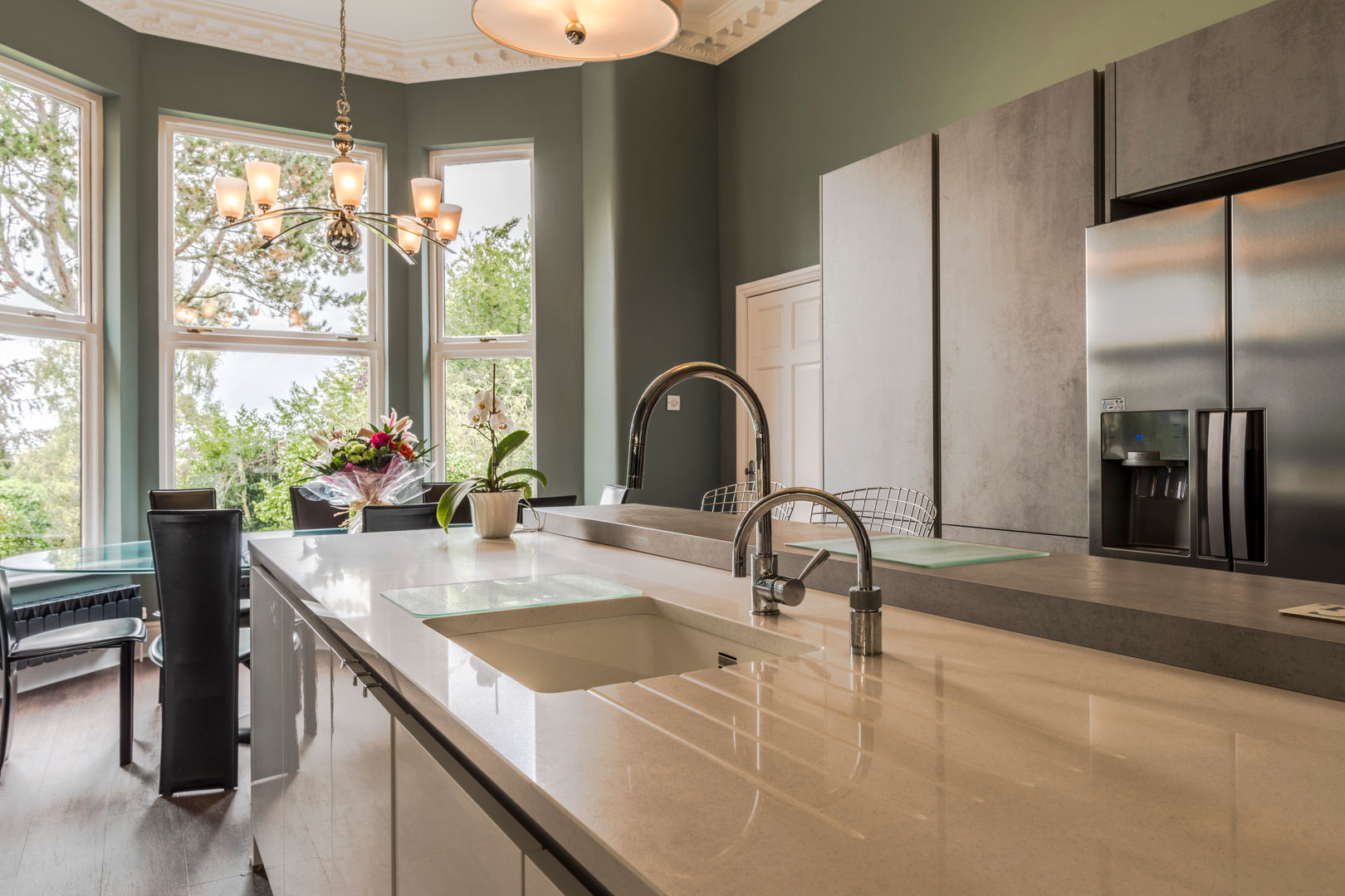 Kitchen island John Gauld Photography Modern kitchen Boiling water tap,Quartz worktop,Bay window,Inset sink