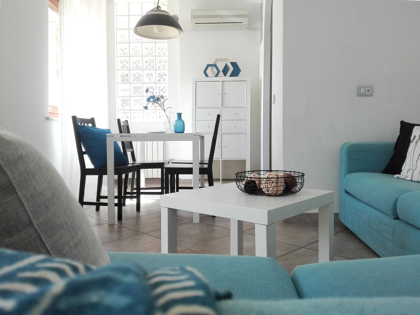 HOME STAGING CASA INDIPENDENTE ARREDATA A ORTONA, Sonia Santirocco architetto e home stager Sonia Santirocco architetto e home stager Salas de estilo moderno