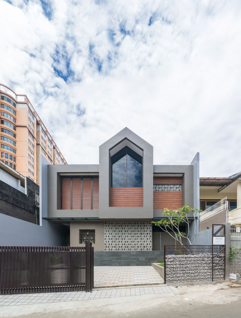 Budisari Residence, ARCHID ARCHID Tropical style houses