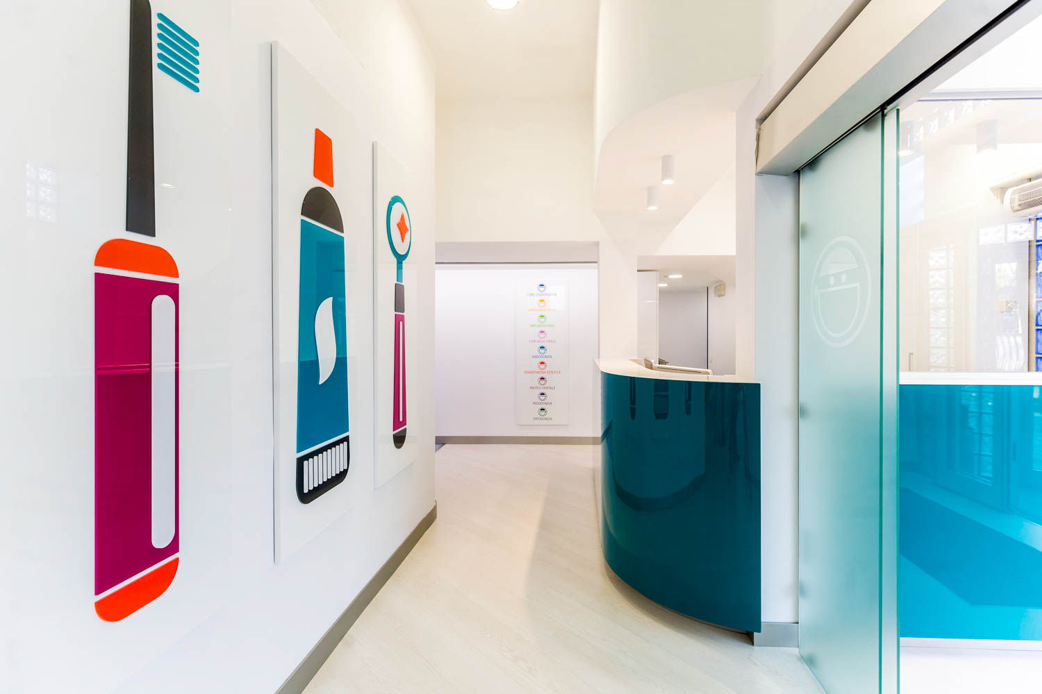 SMILE-STUDIO DENTISTICO: Progettazione originale ed efficace, ADIdesign* studio ADIdesign* studio Commercial spaces Clinics