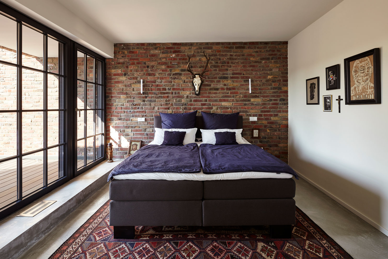 Haus I., Lioba Schneider Architekturfotografie Lioba Schneider Architekturfotografie Industrial style bedroom Bricks