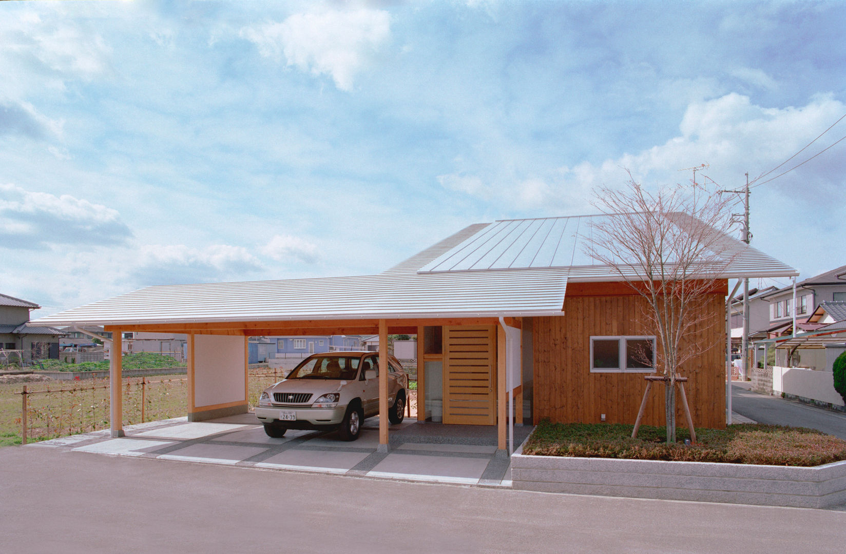 Oh-House okayama, 三宅和彦／ミヤケ設計事務所 三宅和彦／ミヤケ設計事務所 Prefabricated Garage Solid Wood Multicolored