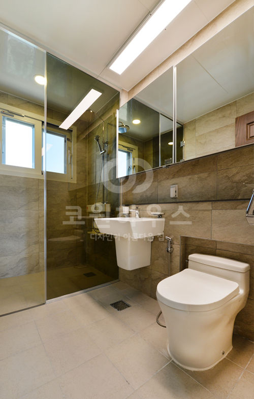 homify Country style bathroom