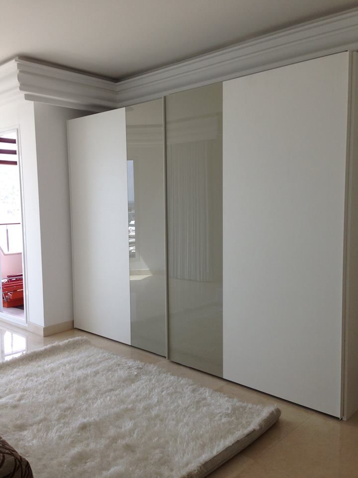 Appartamento Montecarlo, MARIELLA E SILVIA ARREDAMENTI MARIELLA E SILVIA ARREDAMENTI Phòng ngủ phong cách tối giản Wardrobes & closets