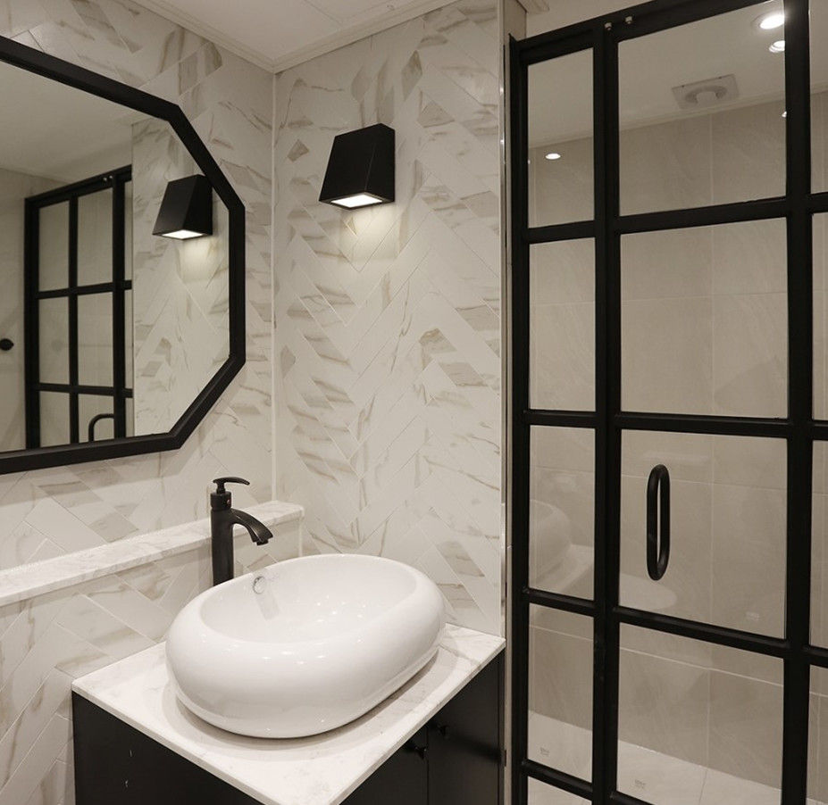 클래식인테리어, (주)노드 (주)노드 Classic style bathroom Tiles