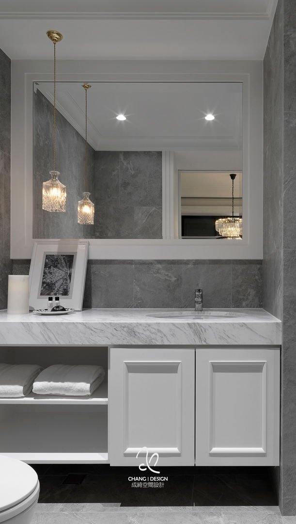 輕新新古典, 成綺空間設計 成綺空間設計 クラシックスタイルの お風呂・バスルーム