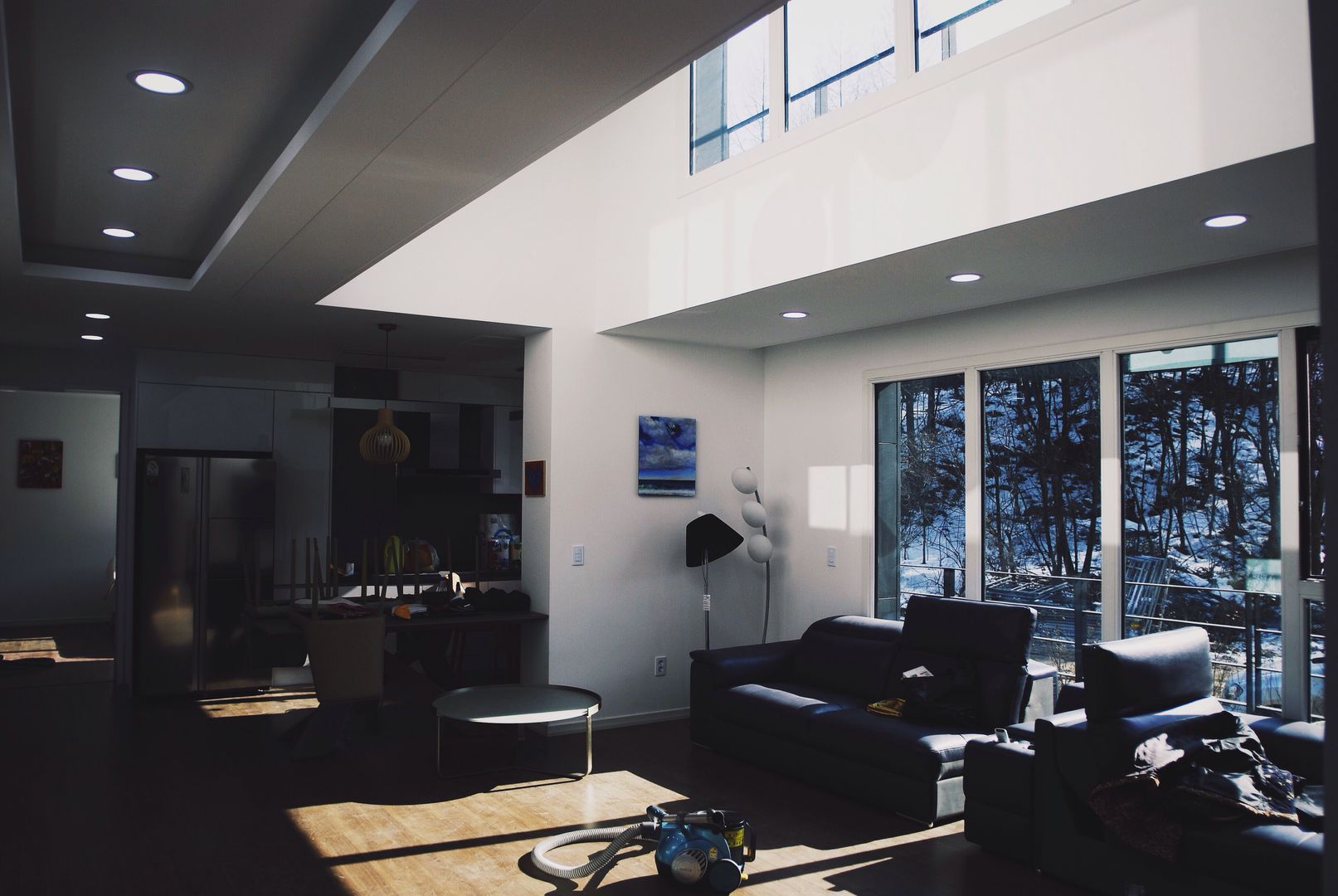 Black House (강원도 평창 전원주택), 위즈스케일디자인 위즈스케일디자인 Modern living room