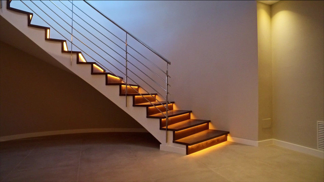 Escalera, Rf Serveis Agudo S.L Rf Serveis Agudo S.L Modern corridor, hallway & stairs Iron/Steel