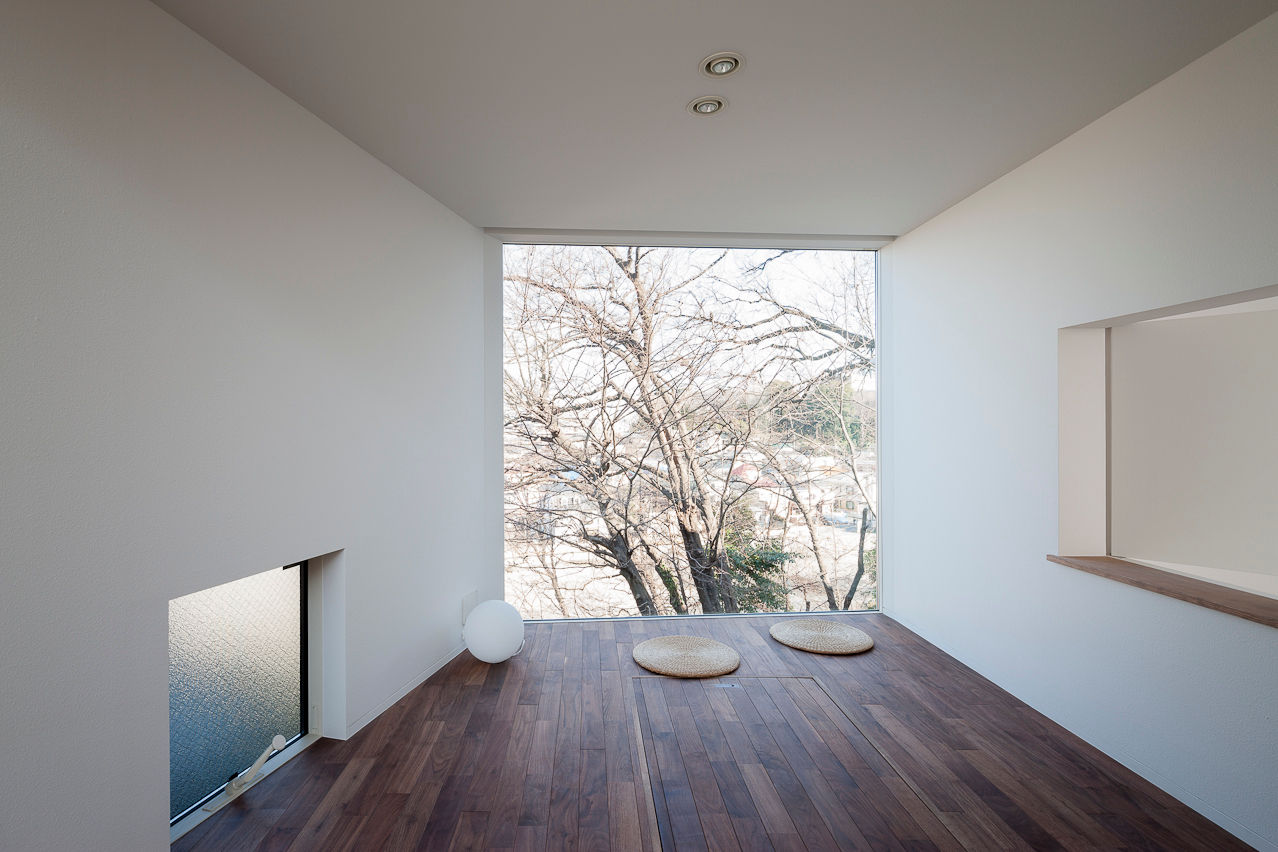 ギャラリーとスモールオフィスが同居した住居, acaa acaa Modern living room Wood Wood effect