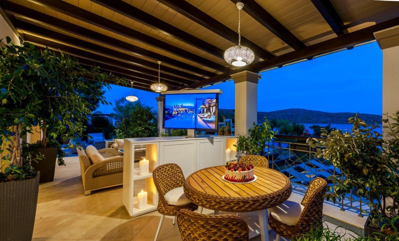 Villa Olivia, una residenza di lusso con vista mozzafiato sull’Egeo e spiaggia privata, Studio D73 Studio D73 Balcones y terrazas mediterráneos