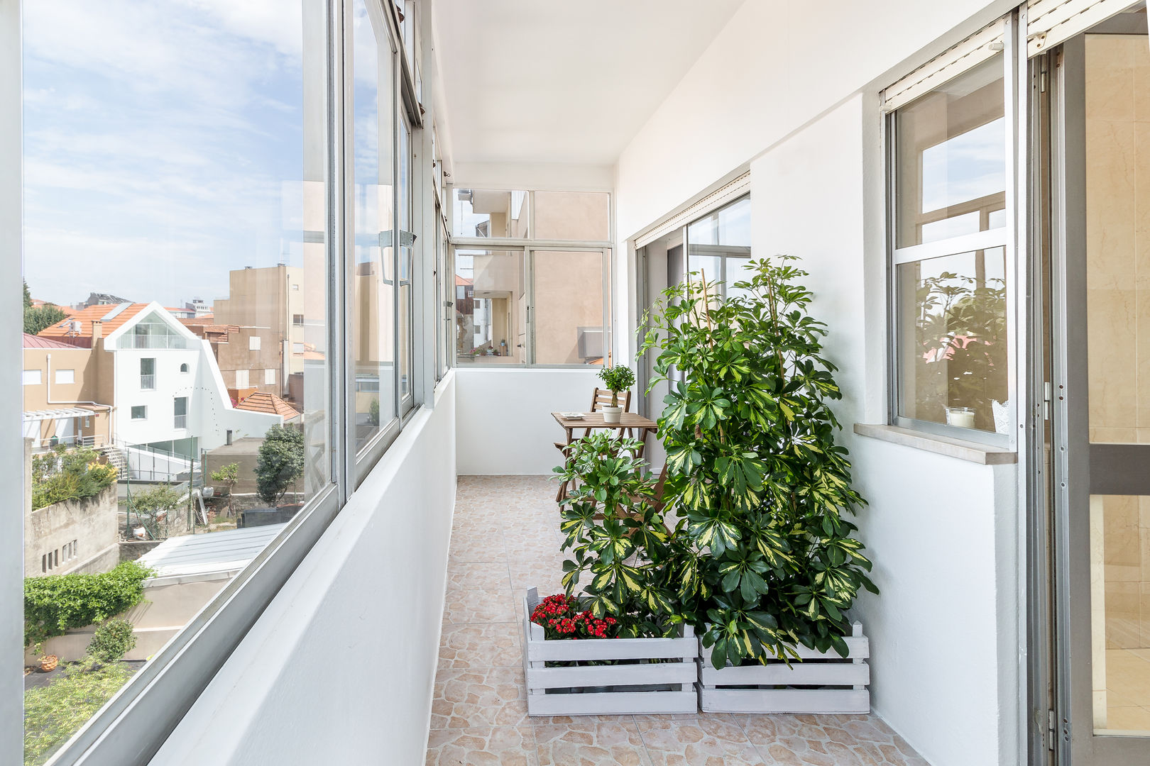 Apartamento T2+1 | Alojamento Local, João Boullosa João Boullosa Giardino d'inverno moderno