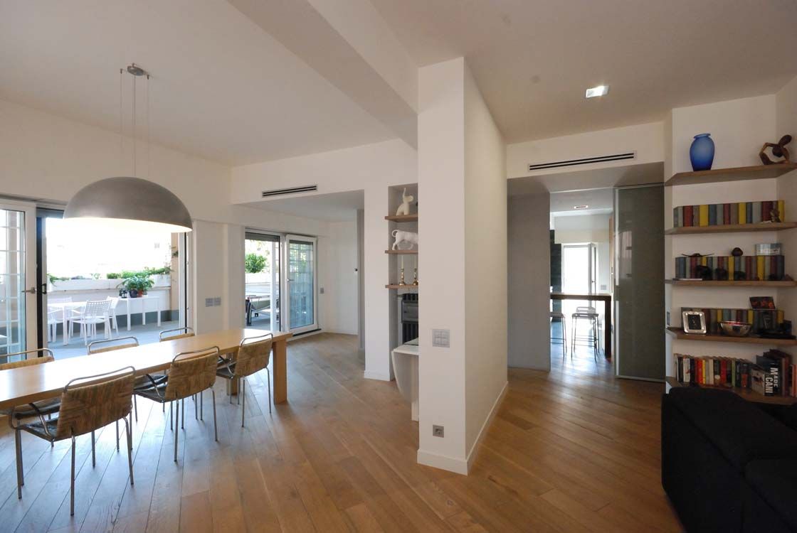 RISTRUTTURAZIONE DI UNA CASA PER UNA FAMIGLIA, silvestri architettura silvestri architettura Modern dining room