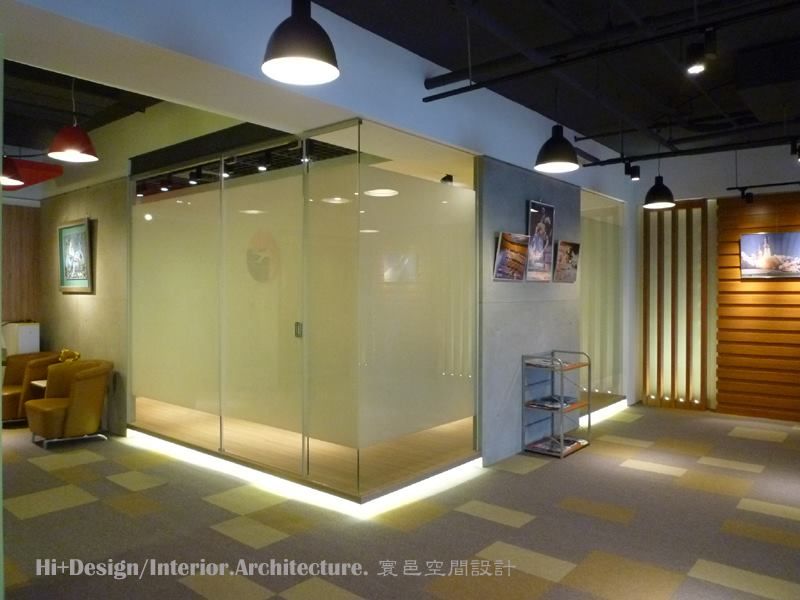 會議室外部 Hi+Design/Interior.Architecture. 寰邑空間設計 牆面