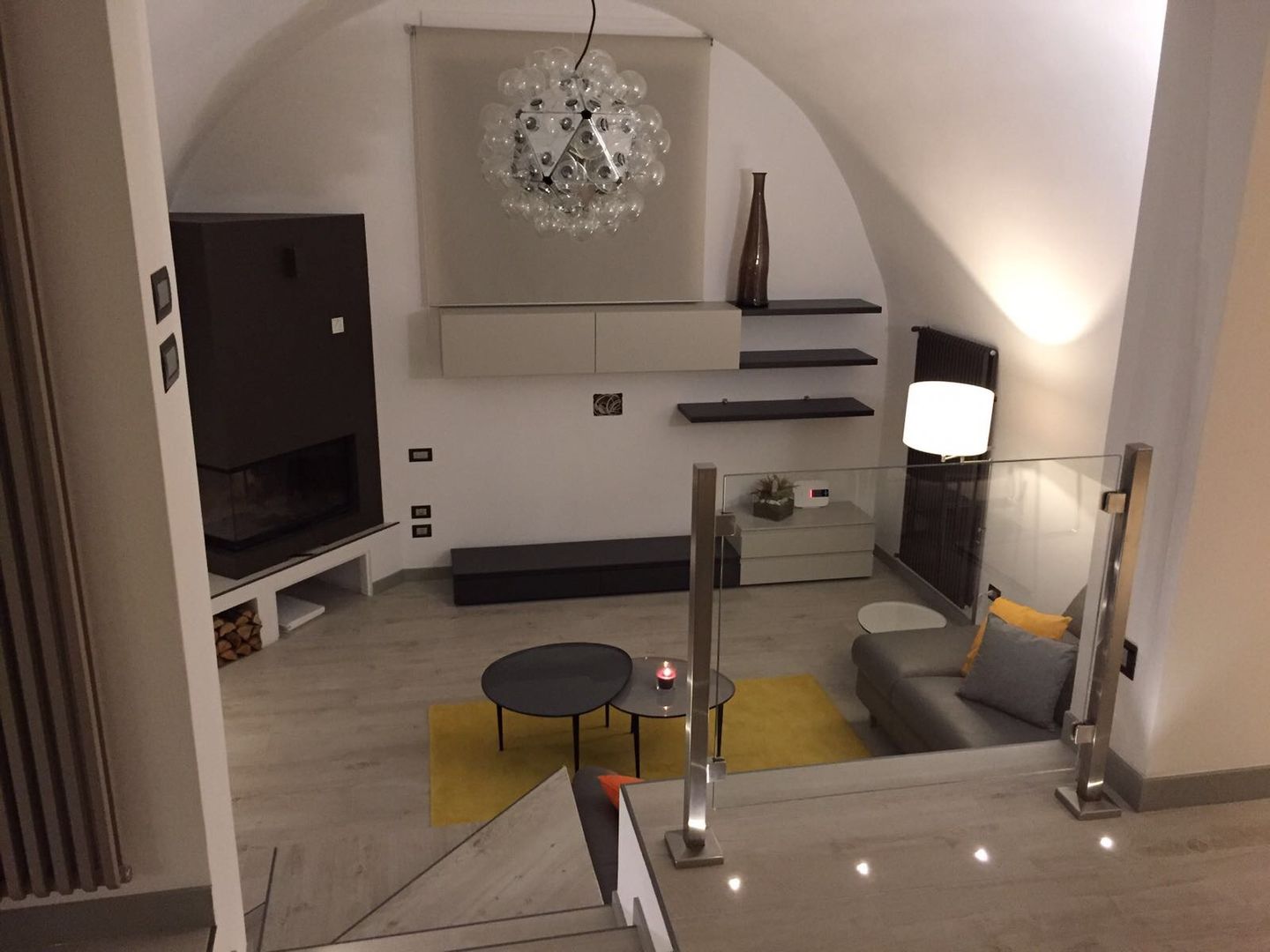 Appartamento in Turi (Bari) - Moderno su due livelli, SILVIA ZACCARO ARCHITETTO SILVIA ZACCARO ARCHITETTO Moderne woonkamers