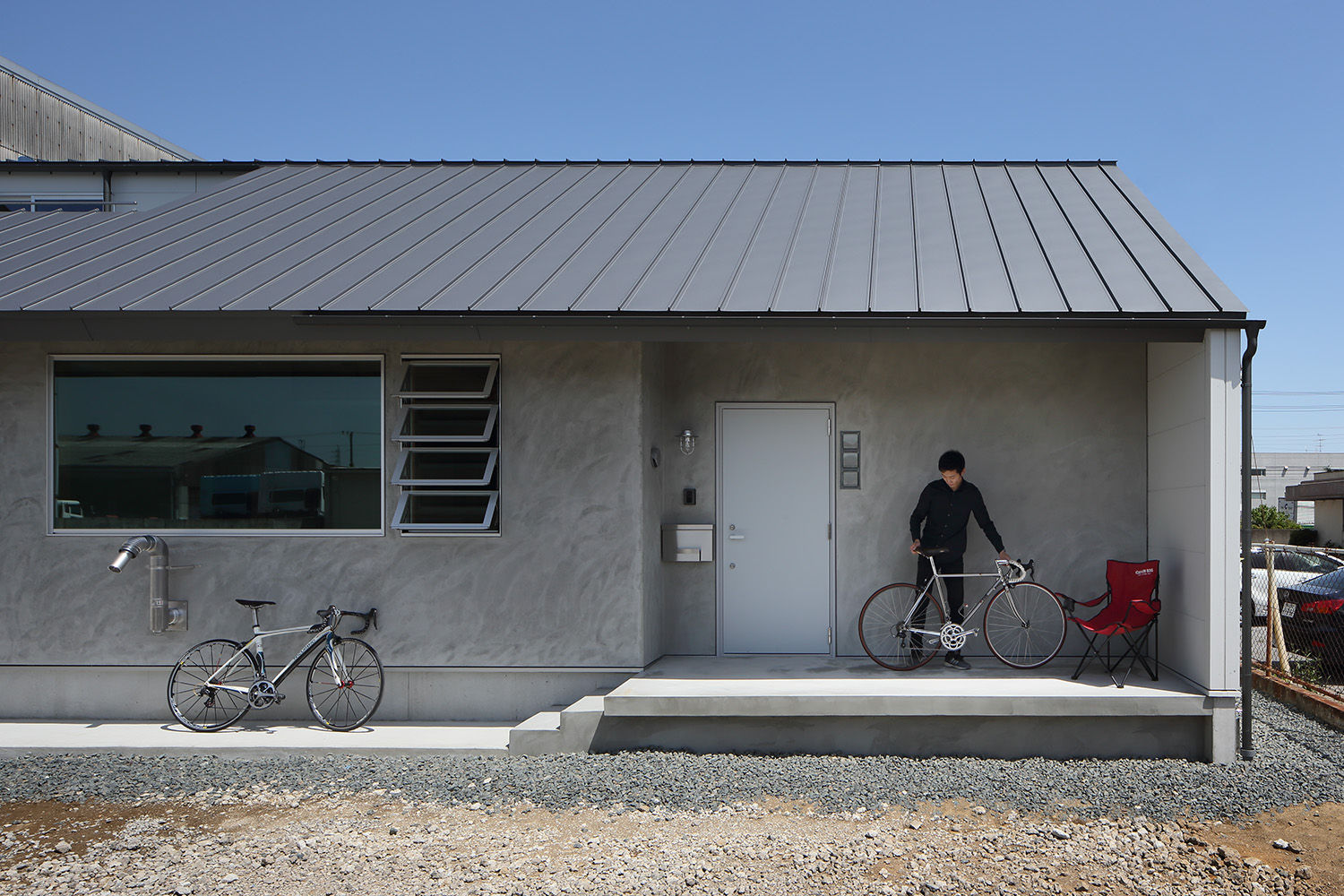 木更津のサイクリストの家 House in Kisarazu,Chiba, 株式会社 神成建築計画事務所 株式会社 神成建築計画事務所 Casas estilo moderno: ideas, arquitectura e imágenes