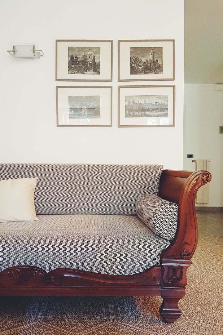 Restyling di soggiorno: come dare nuova vita ai mobili anni Novanta, smellof.DESIGN smellof.DESIGN Salas modernas
