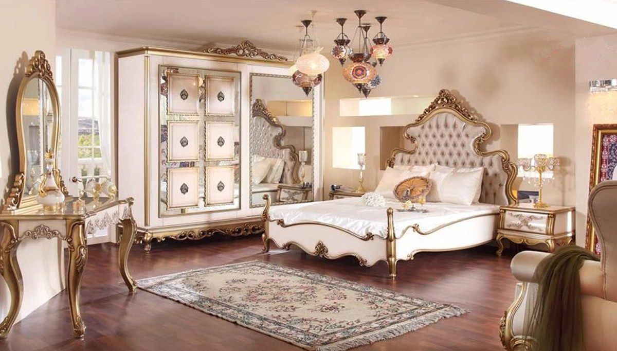 homify Classic style bedroom Wood Wood effect Beds & headboards