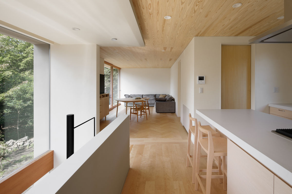 051軽井沢YTさんの家, atelier137 ARCHITECTURAL DESIGN OFFICE atelier137 ARCHITECTURAL DESIGN OFFICE ห้องนั่งเล่น ไม้ Wood effect