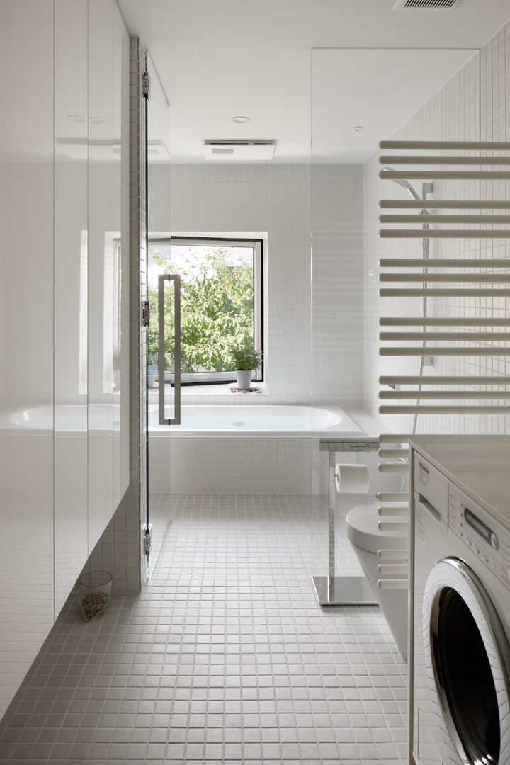 051軽井沢YTさんの家, atelier137 ARCHITECTURAL DESIGN OFFICE atelier137 ARCHITECTURAL DESIGN OFFICE Scandinavian style bathroom Tiles