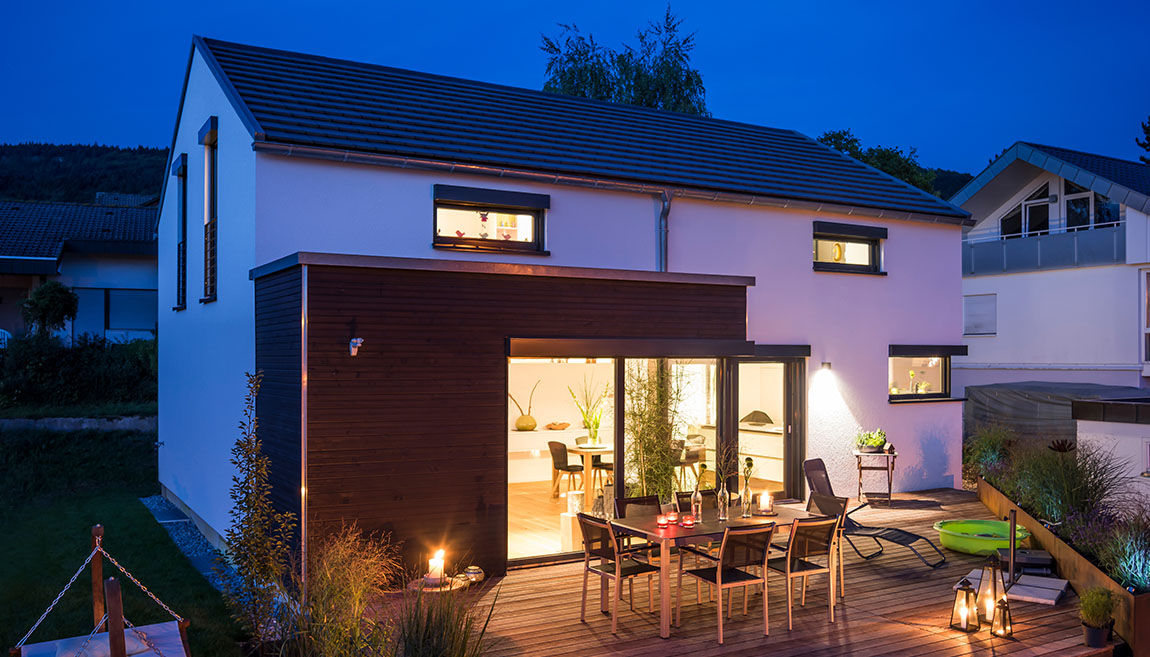 Überzeugend geplant – komfortabel gebaut KitzlingerHaus GmbH & Co. KG Einfamilienhaus Holzwerkstoff Transparent KitzlingerHaus,Architektenhaus,Fertighaus,Holzhaus,Terrasse,Anbau,Holzfassade