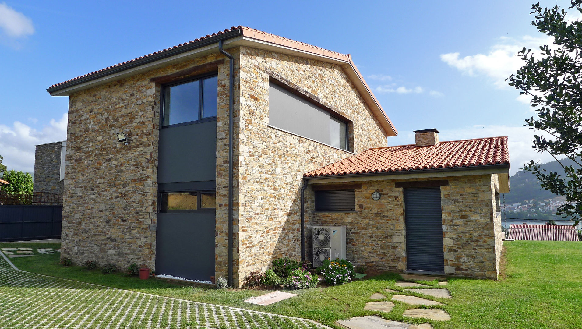 Vivienda en San Martiño do Porto, AD+ arquitectura AD+ arquitectura Casas unifamiliares