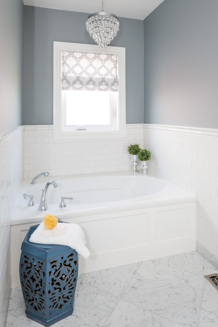 Tranquil Master Bedroom and Ensuite, Frahm Interiors Frahm Interiors Klassieke badkamers