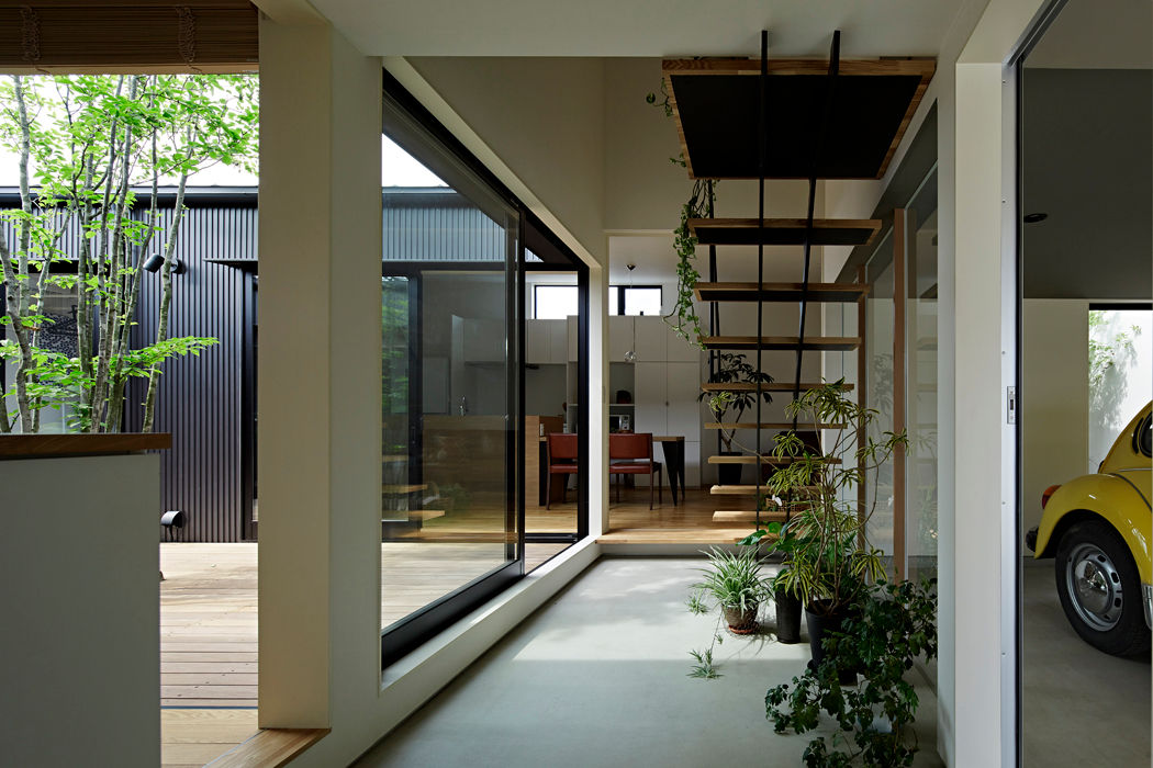 大原の家, arc-d arc-d Ingresso, Corridoio & Scale in stile moderno