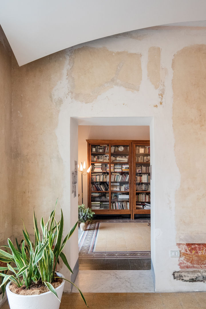 Casa per amici, Officina29_ARCHITETTI Officina29_ARCHITETTI Eclectic style corridor, hallway & stairs