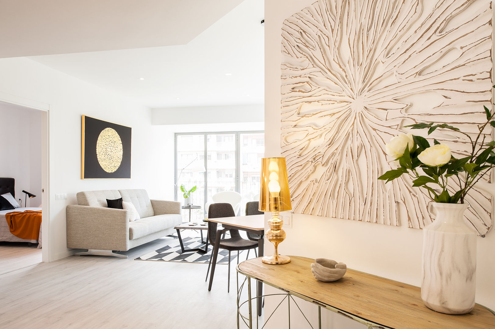 Home Staging Amueblar un Piso Express en Poblenou, Markham Stagers Markham Stagers Moderner Flur, Diele & Treppenhaus