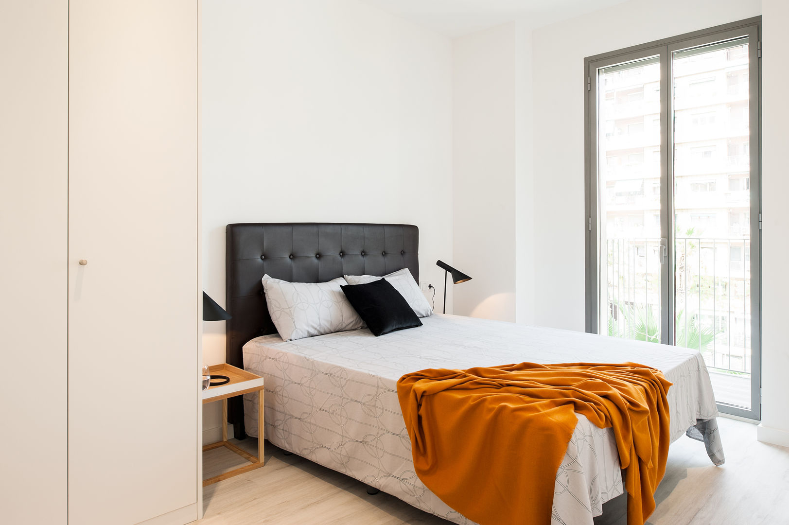 Home Staging Amueblar un Piso Express en Poblenou, Markham Stagers Markham Stagers Modern style bedroom