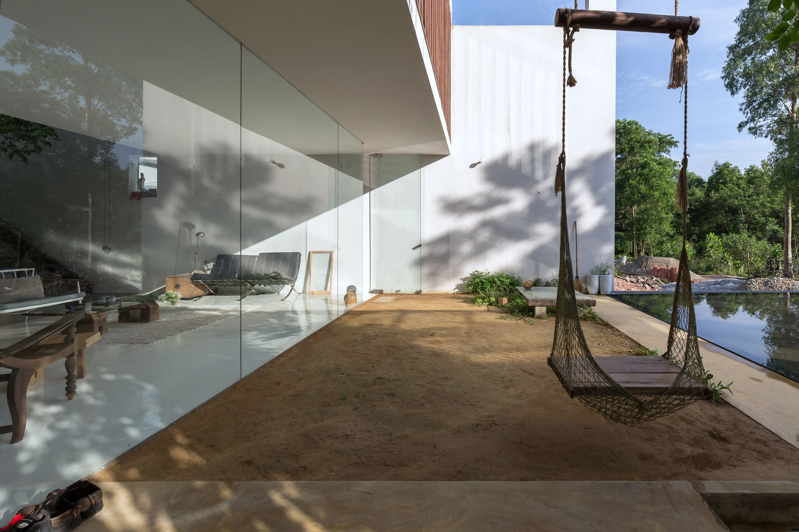 MA HOUSE, GERIRA ARCHITECTS GERIRA ARCHITECTS Glass doors