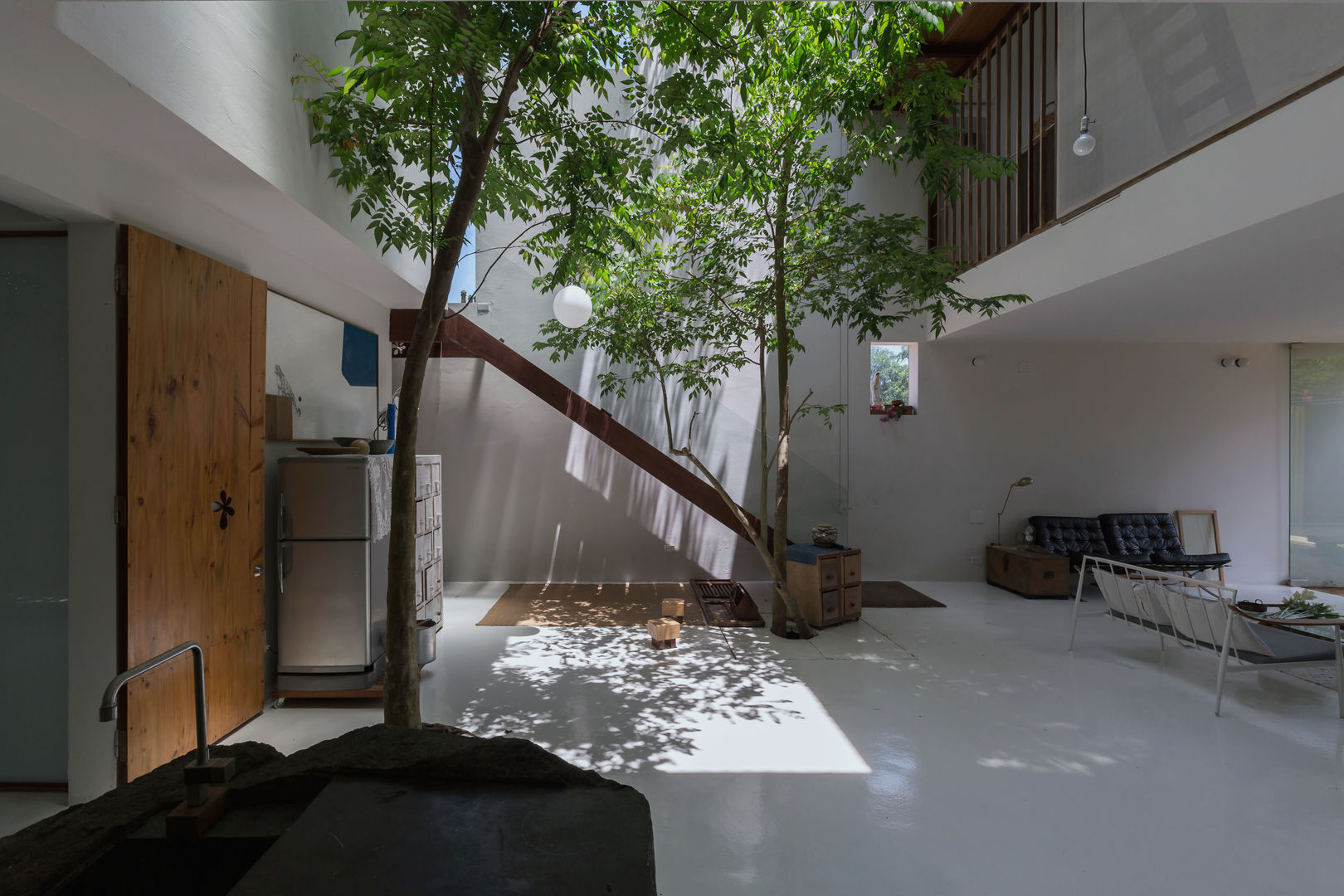 MA HOUSE, GERIRA ARCHITECTS GERIRA ARCHITECTS Couloir, entrée, escaliers minimalistes