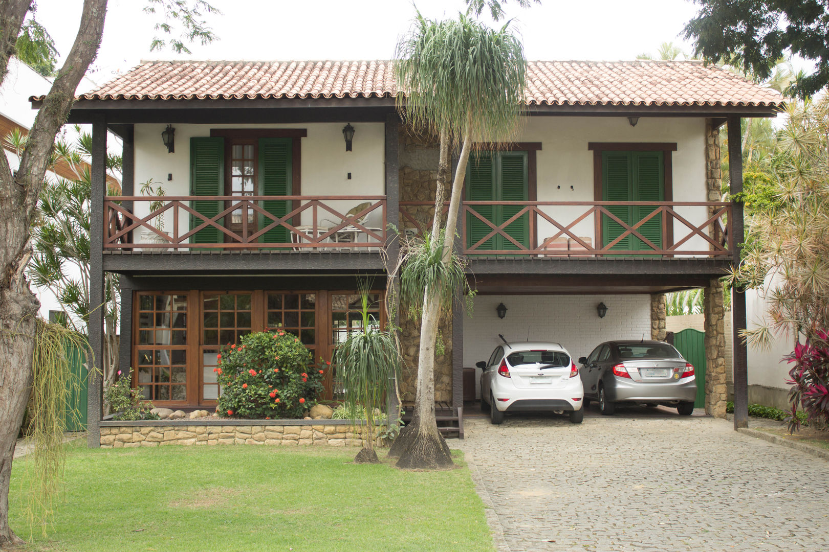 Residência no Cond. Parque das Palmeiras, Ronaldo Linhares Arquitetura e Arte Ronaldo Linhares Arquitetura e Arte Casas unifamiliares