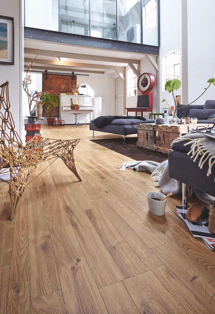 homify Salones eclécticos Compuestos de madera y plástico