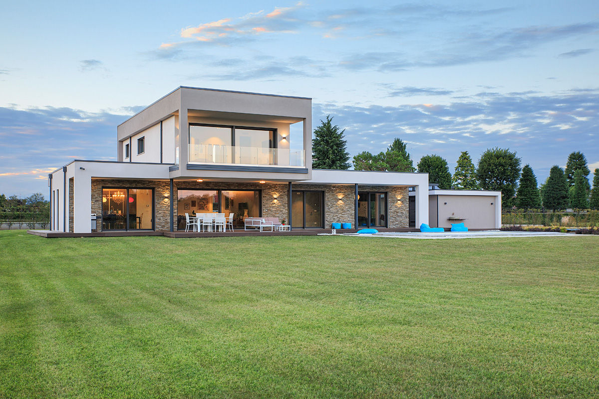 Villa Moderna in Bioedilizia di BIOHAUS: Bello , Stefano Pedroni Stefano Pedroni منازل