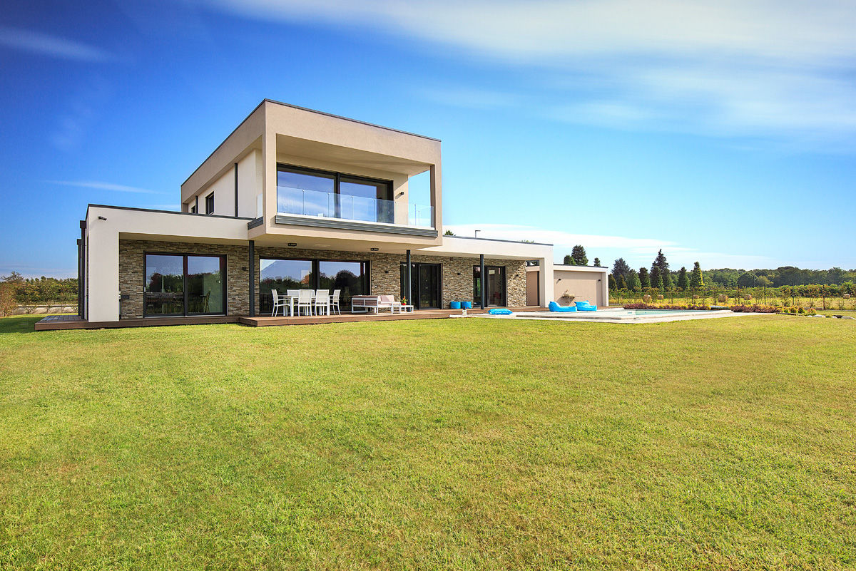 Villa Moderna in Bioedilizia di BIOHAUS: Bello , Stefano Pedroni Stefano Pedroni منازل