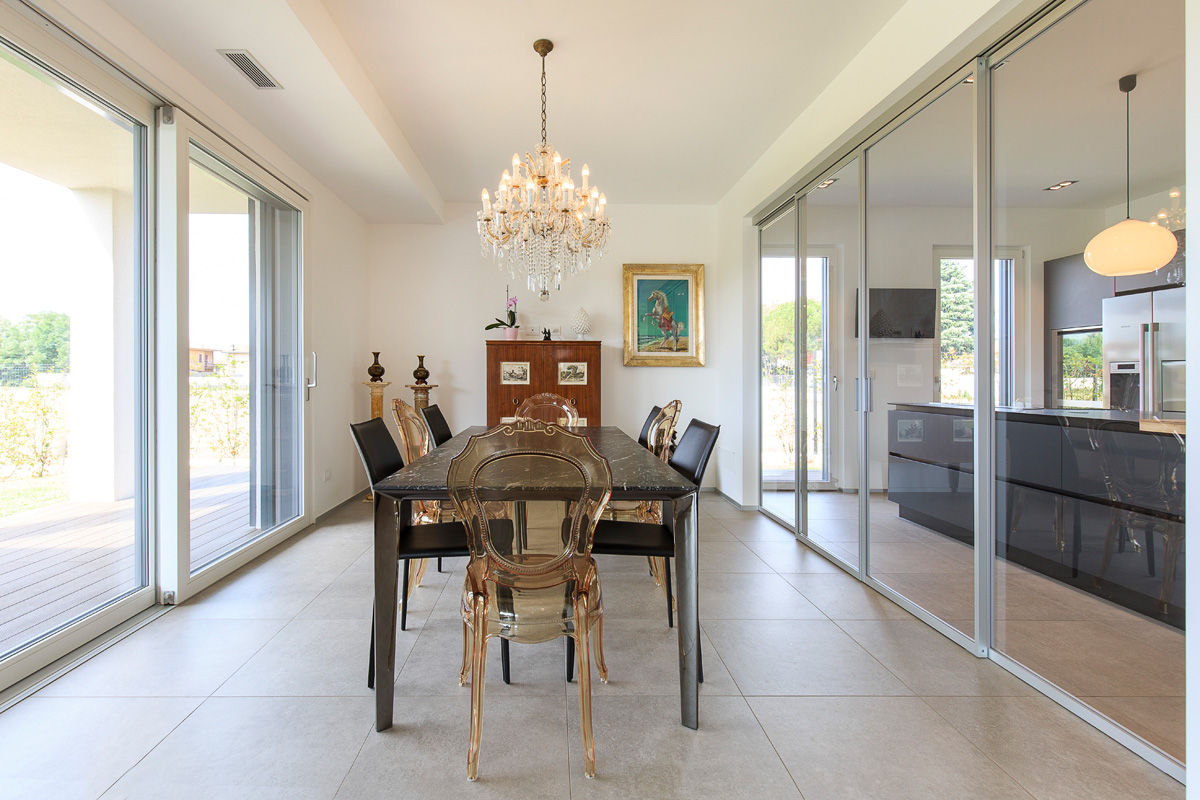 Villa Moderna in Bioedilizia di BIOHAUS: Bello , Stefano Pedroni Stefano Pedroni Modern dining room