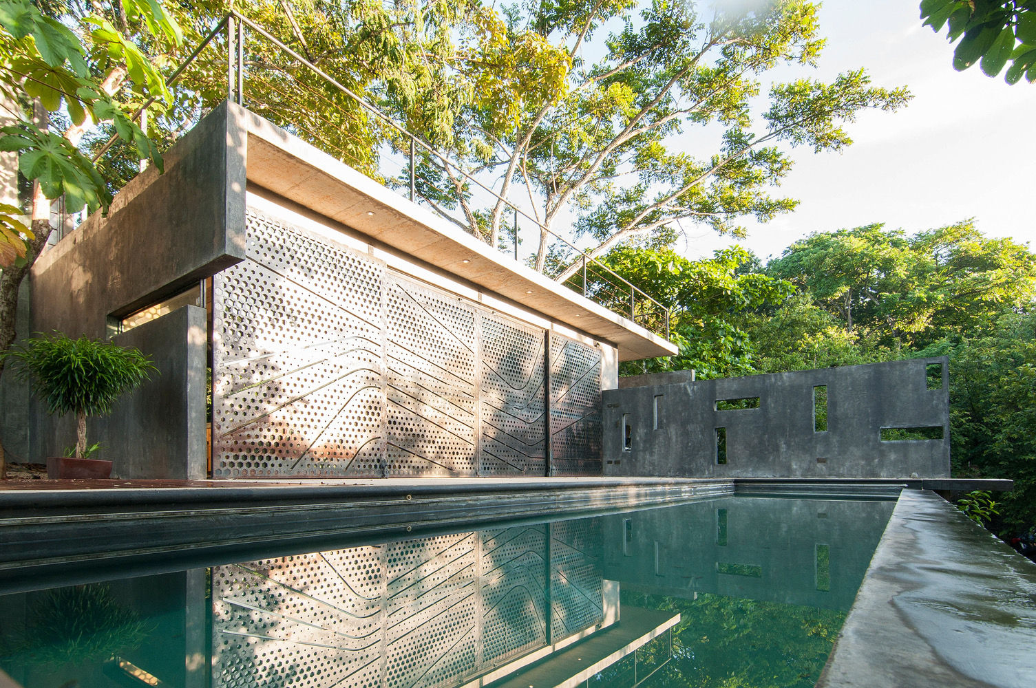 homify Modern pool