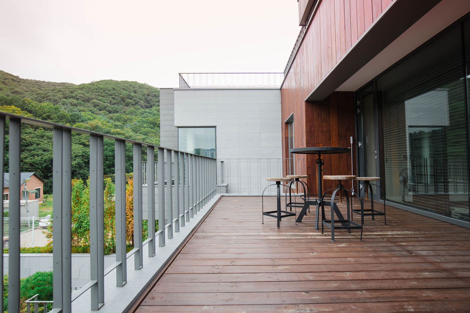 homify Balcone, Veranda & Terrazza in stile moderno