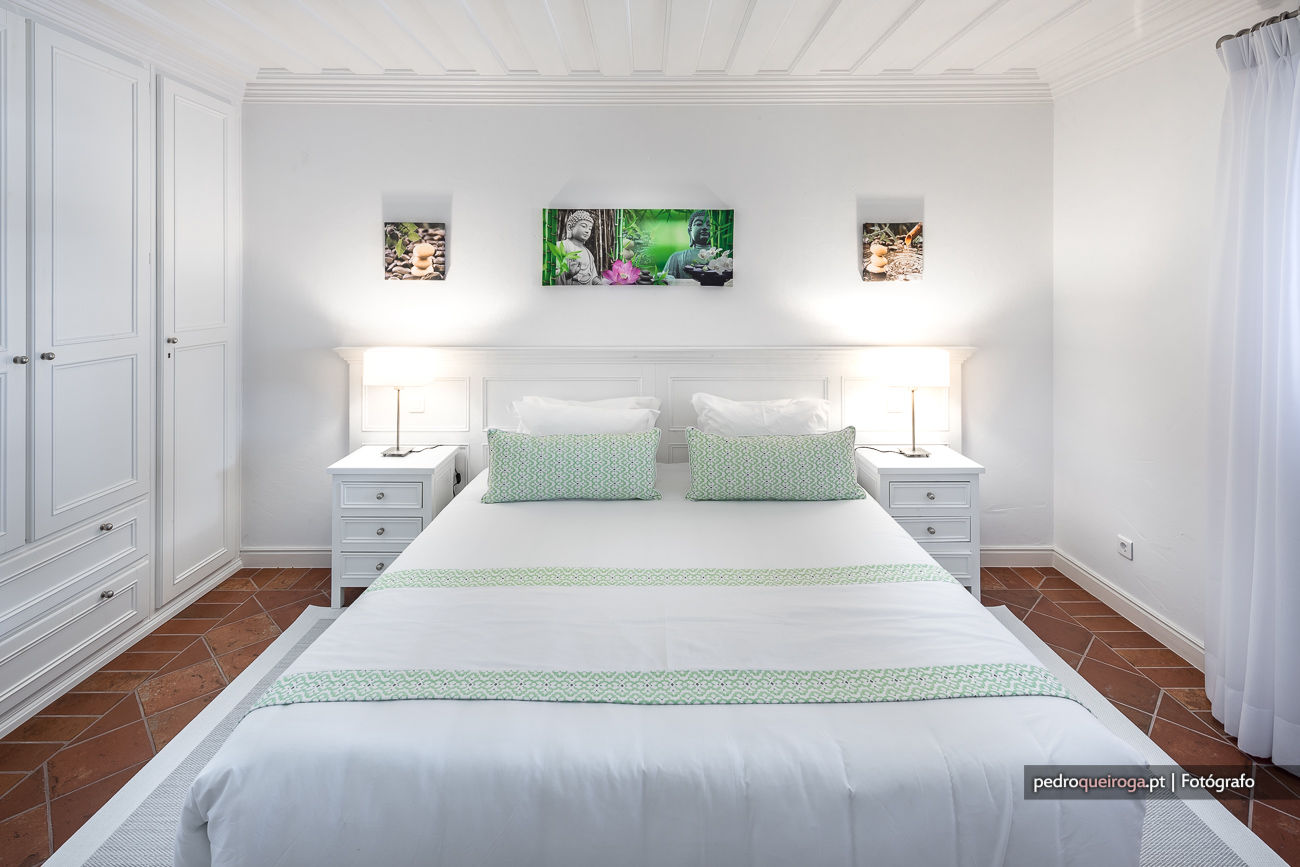Casa decorada com Velharias de Janas, Pedro Queiroga | Fotógrafo Pedro Queiroga | Fotógrafo Quartos modernos quarto,cama,cama de casal