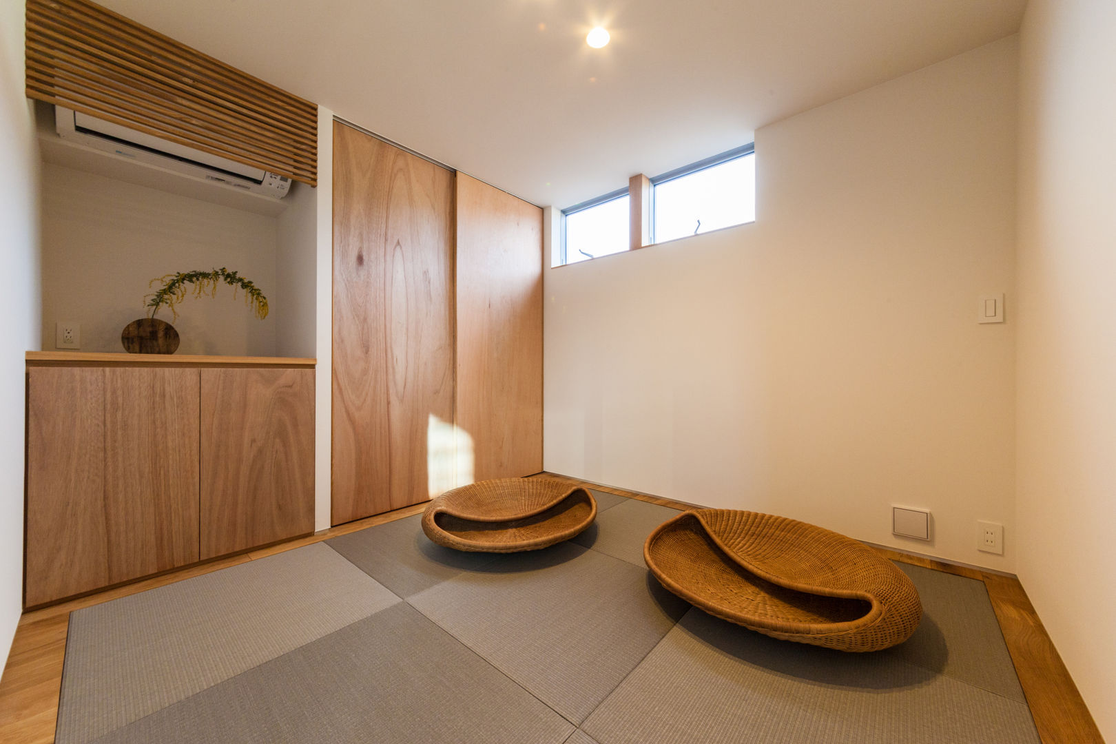 Tatami Room STaD（株式会社鈴木貴博建築設計事務所） ミニマルデザインの 多目的室