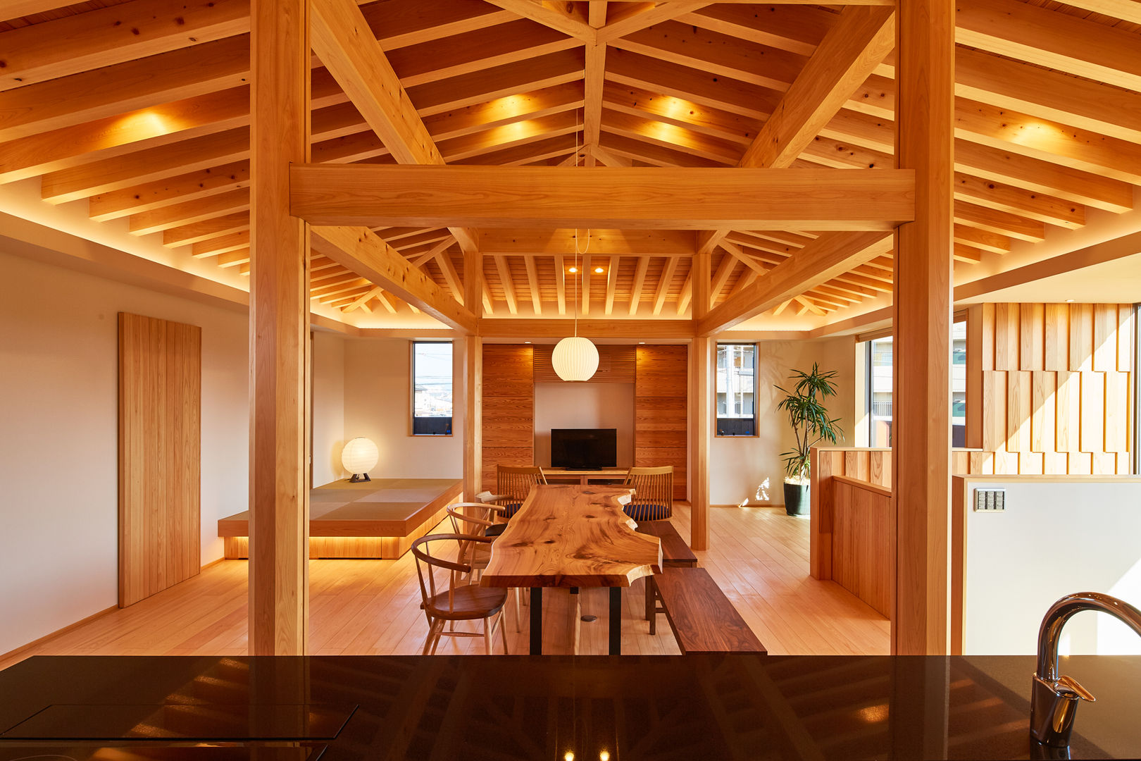 桑原木材の家 梶浦博昭環境建築設計事務所 オリジナルデザインの リビング