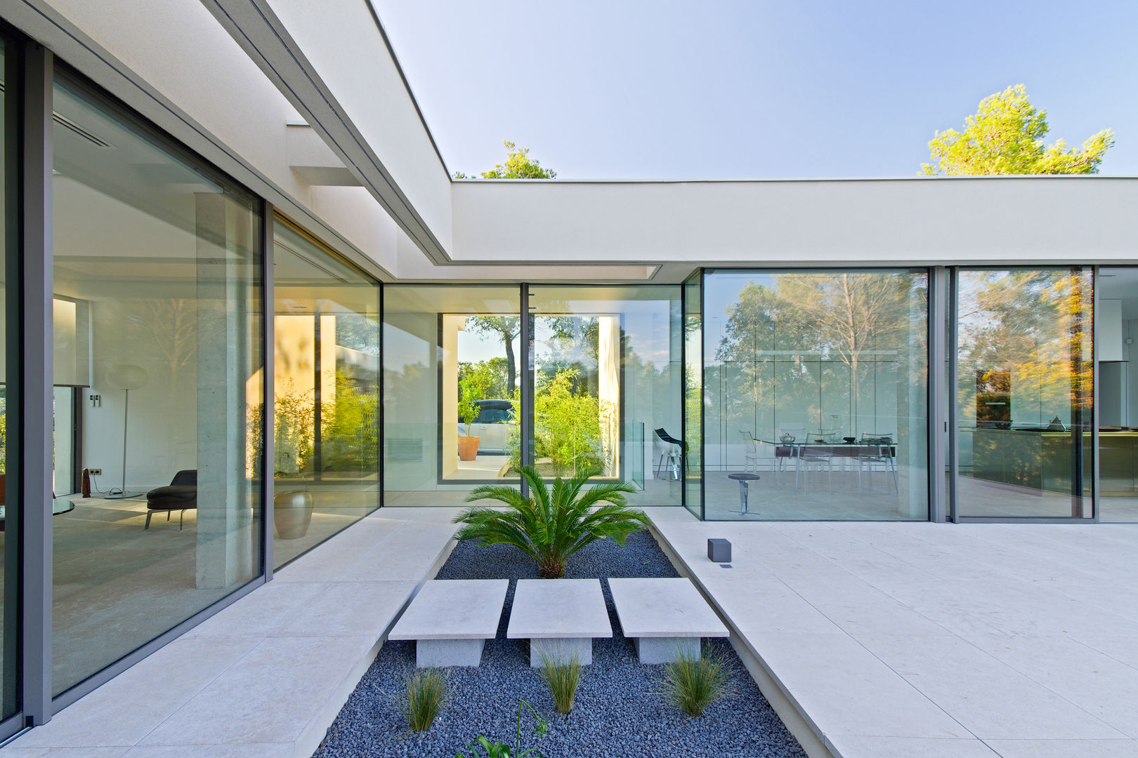 ART, Brengues Le Pavec architectes Brengues Le Pavec architectes Minimalist balcony, veranda & terrace