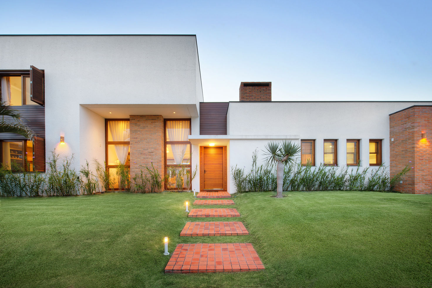 Casa Mila, Lineastudio Arquiteturas Lineastudio Arquiteturas Single family home