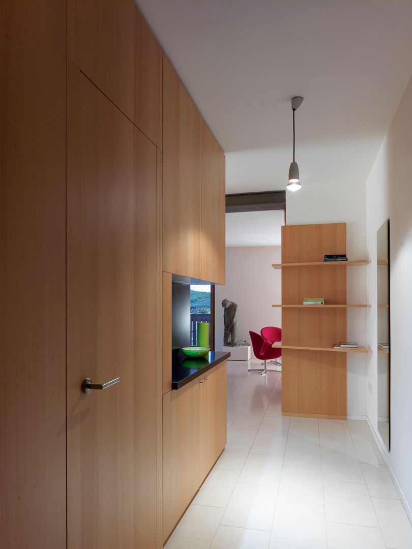 homify Corredores, halls e escadas minimalistas