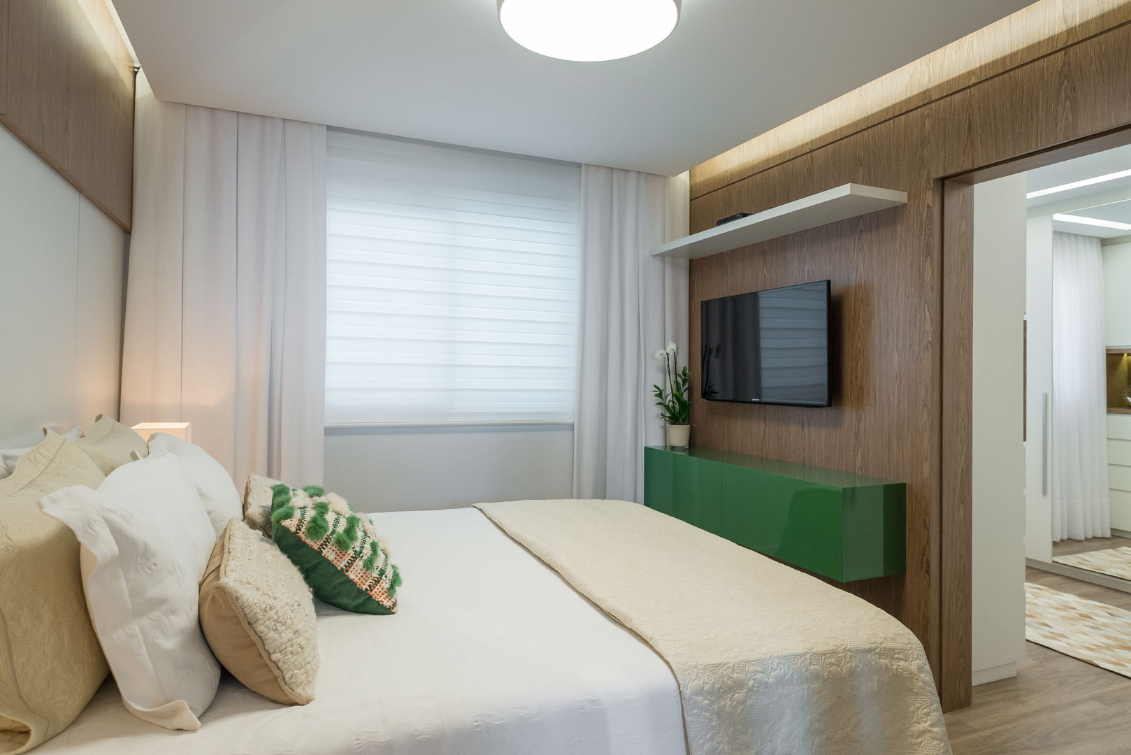 Apartamento CG - Curitiba, Fernanda Miranda Arquitetura Fernanda Miranda Arquitetura Kamar Tidur Klasik Kayu Wood effect